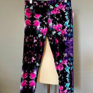 Fabletics multi color workout leggings size xs 3/4 length
